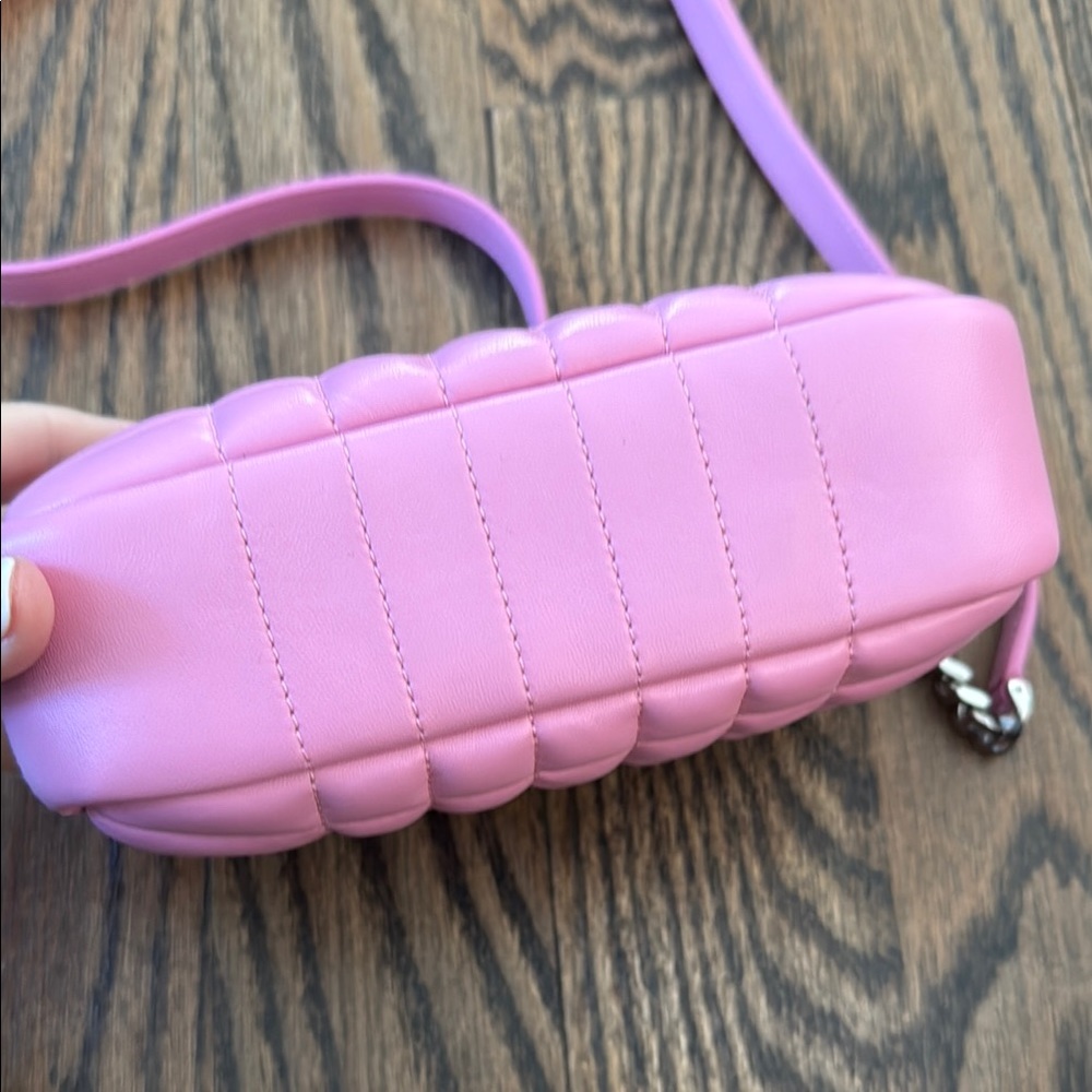 Burberry lambskin Quilted mini Lola camera Bag Primrose Pink - Picture 3 of 12